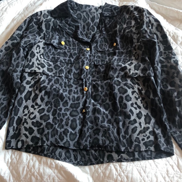 Silky black and grey leopard blouse - gold buttons - Picture 4 of 4